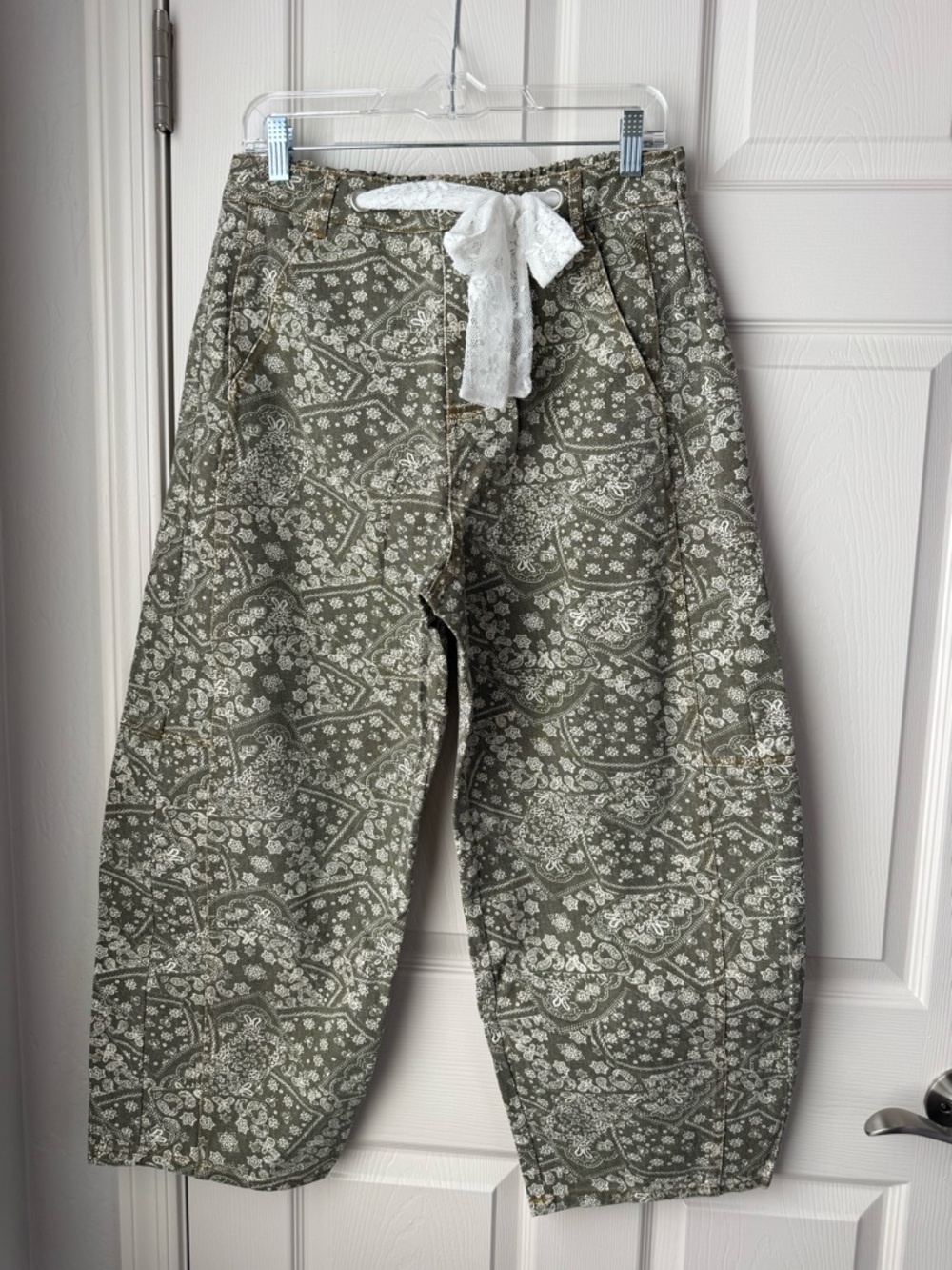 Barrel Floral Print Pants with Tie Waist - Olive